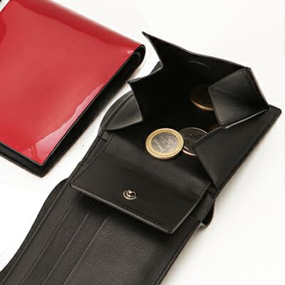 情熱カラーの赤いメンズ財布のおすすめは、スラーのヴォランテ